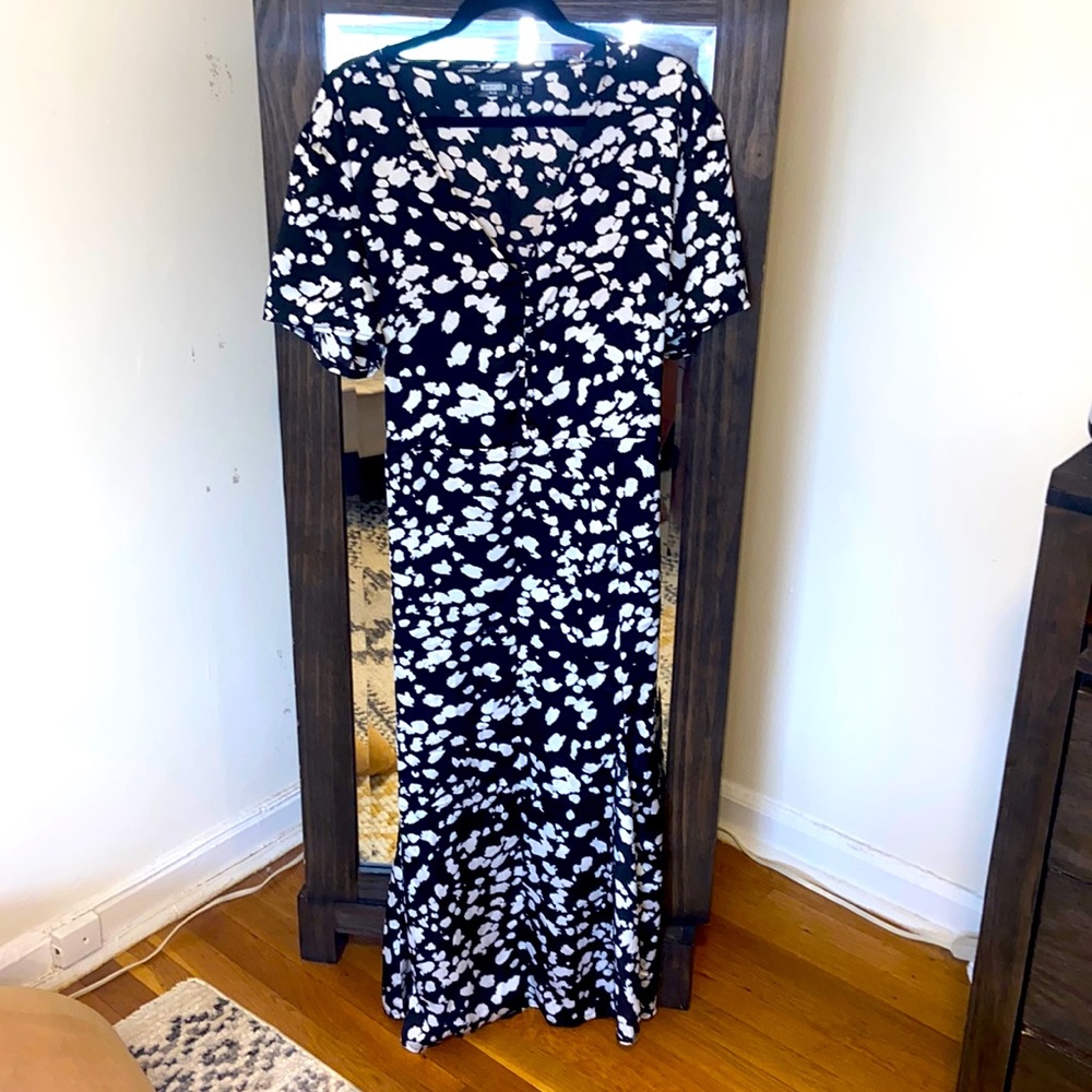 Misguided Plus Size Short Sleeved Silk Maiden Style Dress
